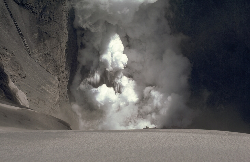 Volcano photo slideshow