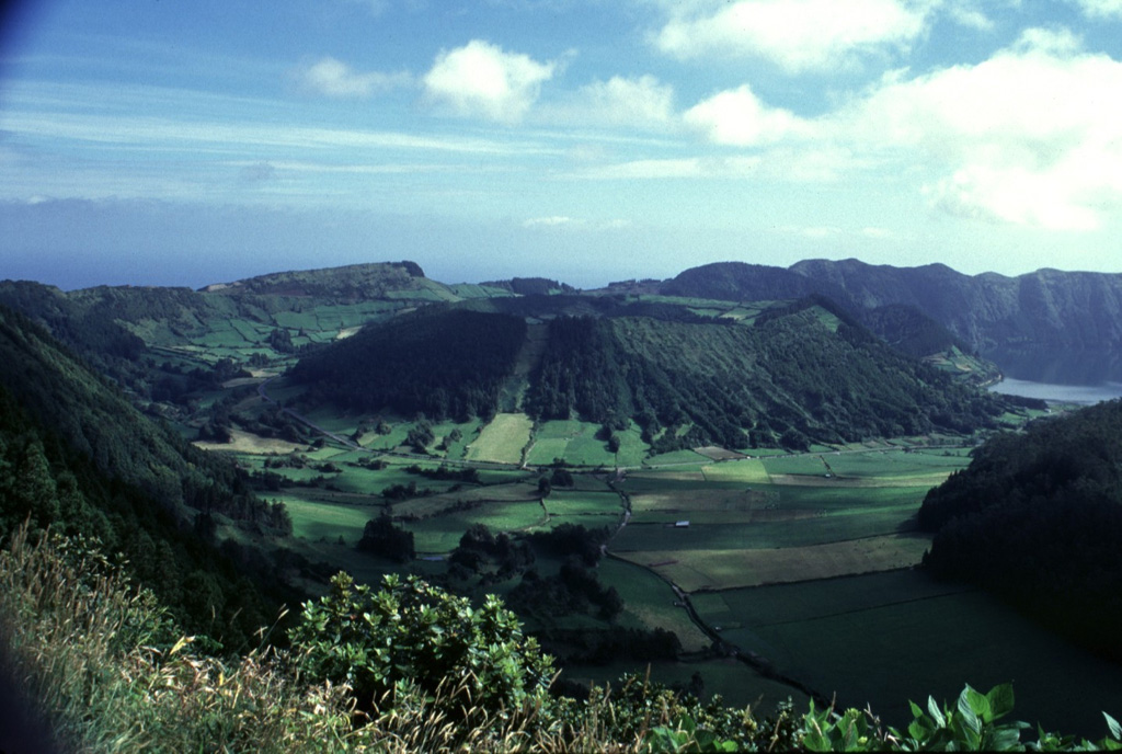 Volcano photo slideshow