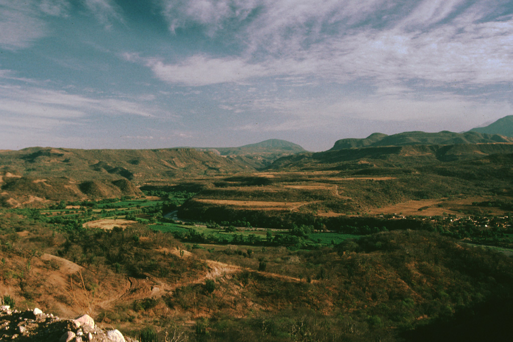 The terraced Río Ameca valley cuts through flat-lying basaltic lava plateaus of the Northern Atenguillo volcanic field of Pliocene-to-early Pleistocene age.  The northernmost of these basaltic plateaus, El Rosario, has been dated at about 640,000 years.    Photo by Paul Wallace, 1998 (University of California Berkeley).